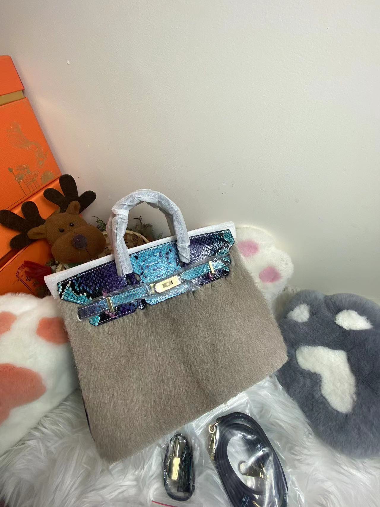 WFCS-F1995 Premium Grey Mink Fur Bag